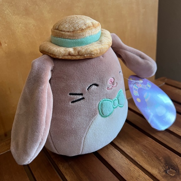 🟢NWT 5” Yong the Chocolate Bunny Rabbit Squishmallow Easter edition straw hat - Picture 2 of 4